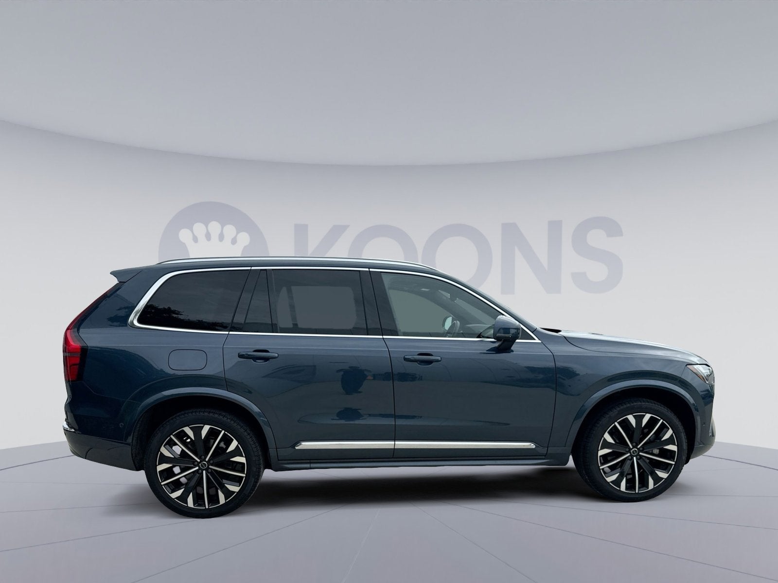 2025 Volvo XC90 B5 Plus