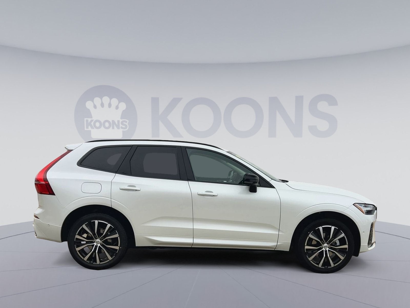 2025 Volvo XC60 B5 Plus