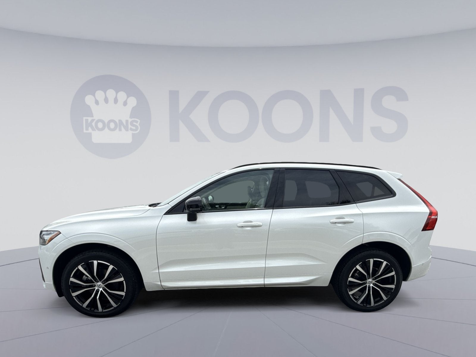 2025 Volvo XC60 B5 Plus