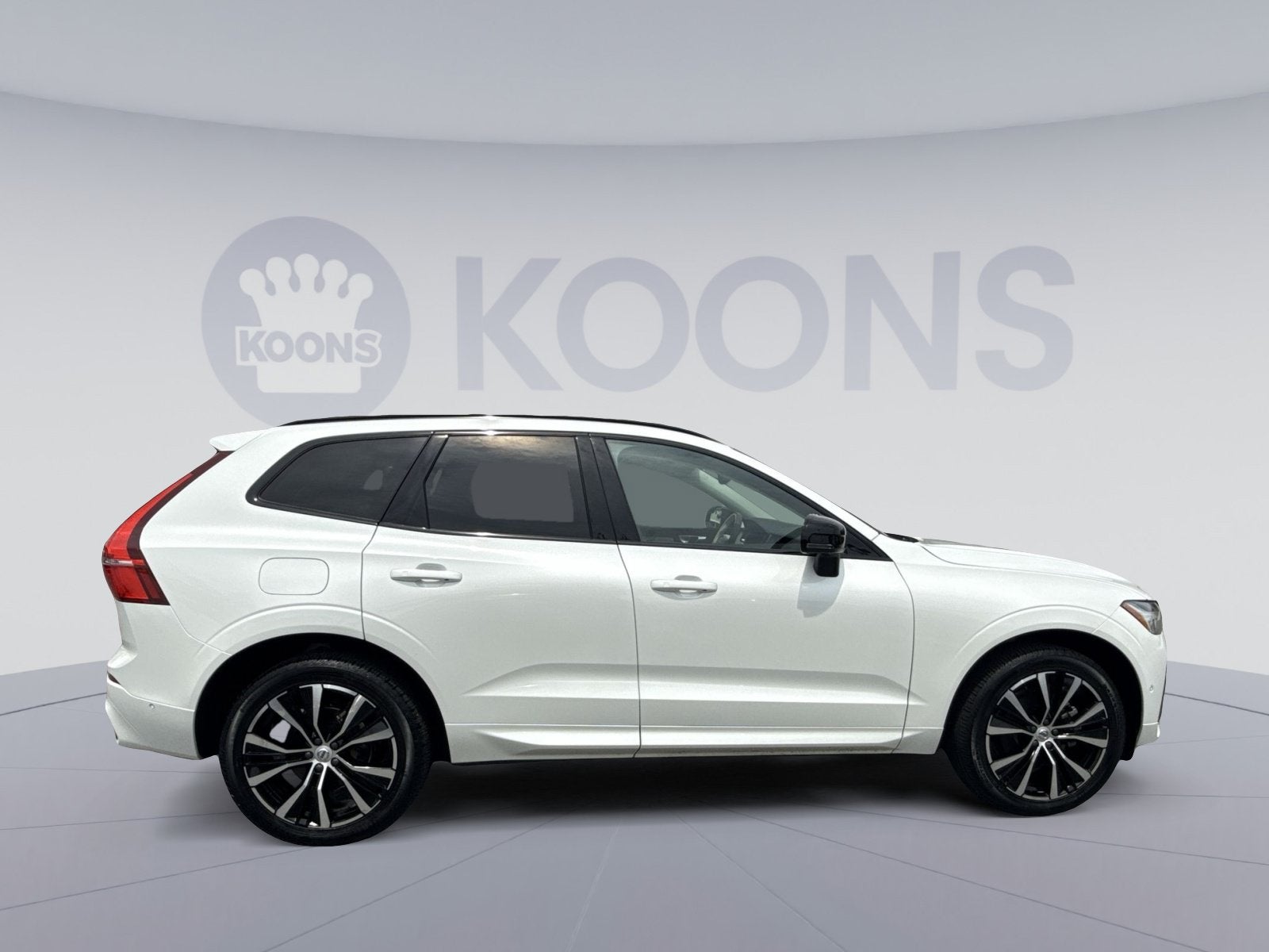 2025 Volvo XC60 B5 Plus