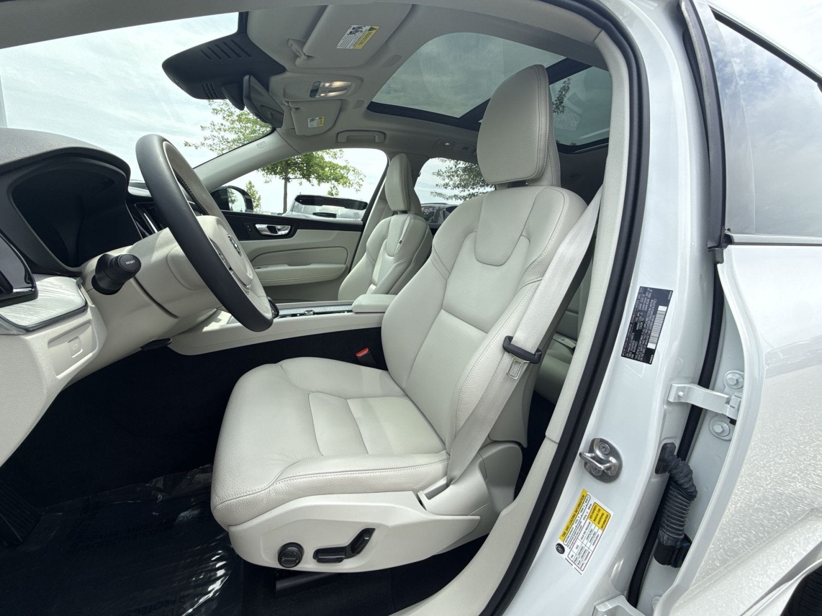 2025 Volvo XC60 B5 Plus