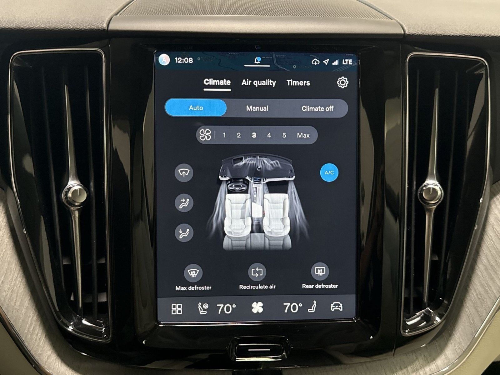 2025 Volvo XC60 B5 Plus