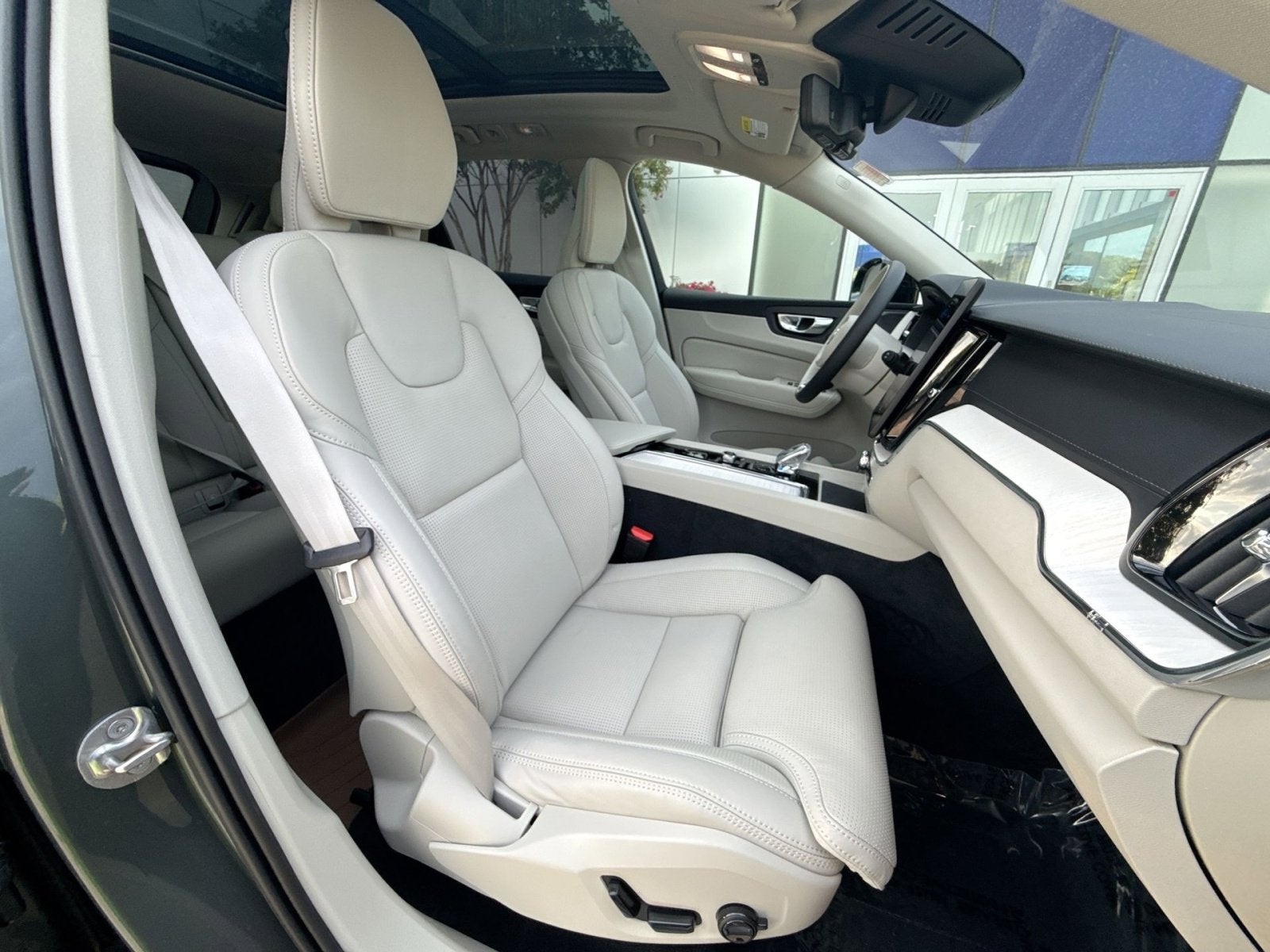2026 Volvo XC60 B5 Ultra