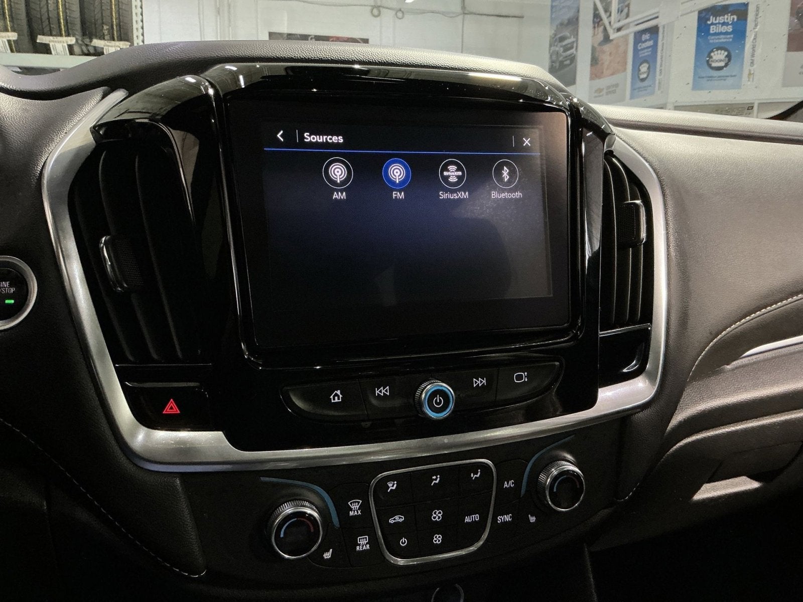 2022 Chevrolet Traverse LT Leather