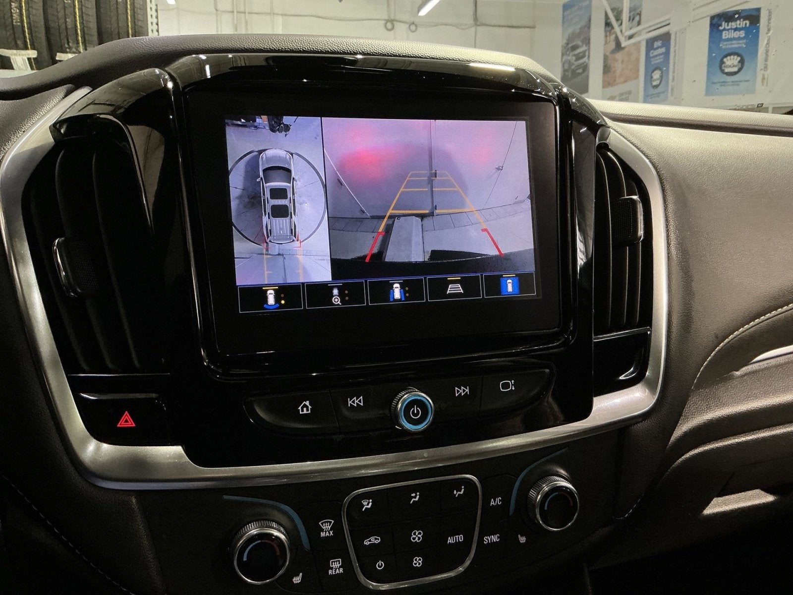 2022 Chevrolet Traverse LT Leather