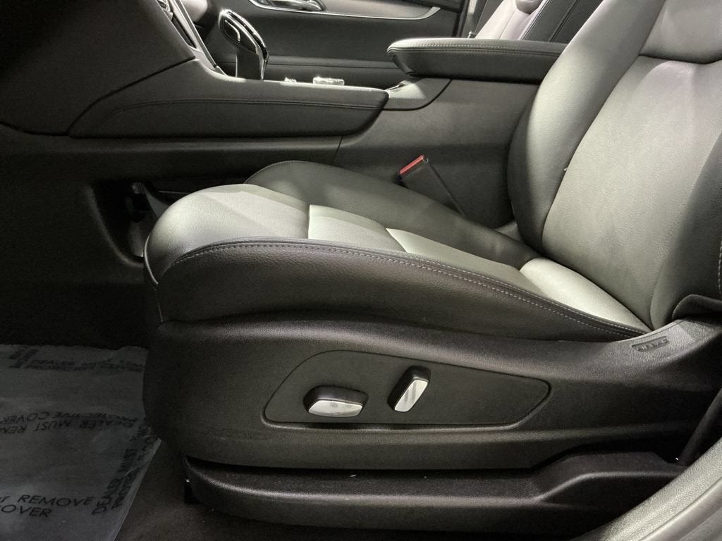 2025 Cadillac XT6 Luxury