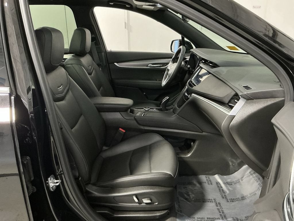 2025 Cadillac XT6 Luxury