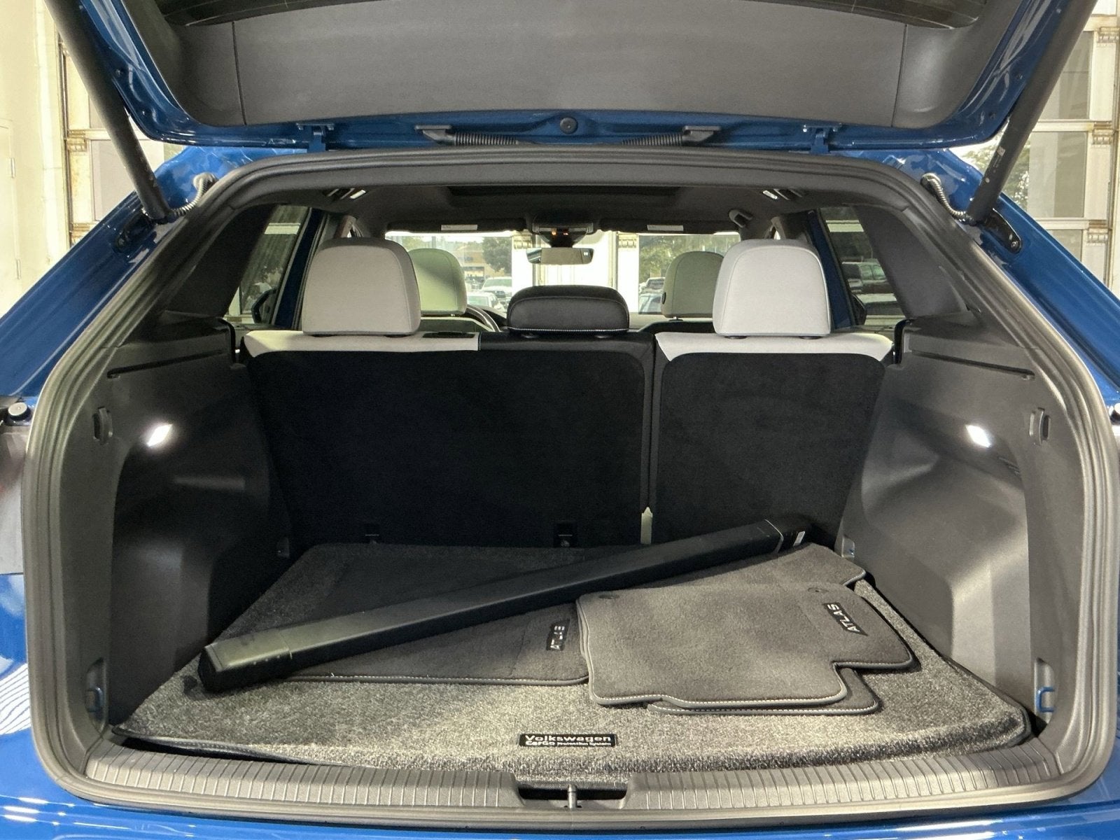 2025 Volkswagen Atlas Cross Sport 2.0T SEL Premium R-Line