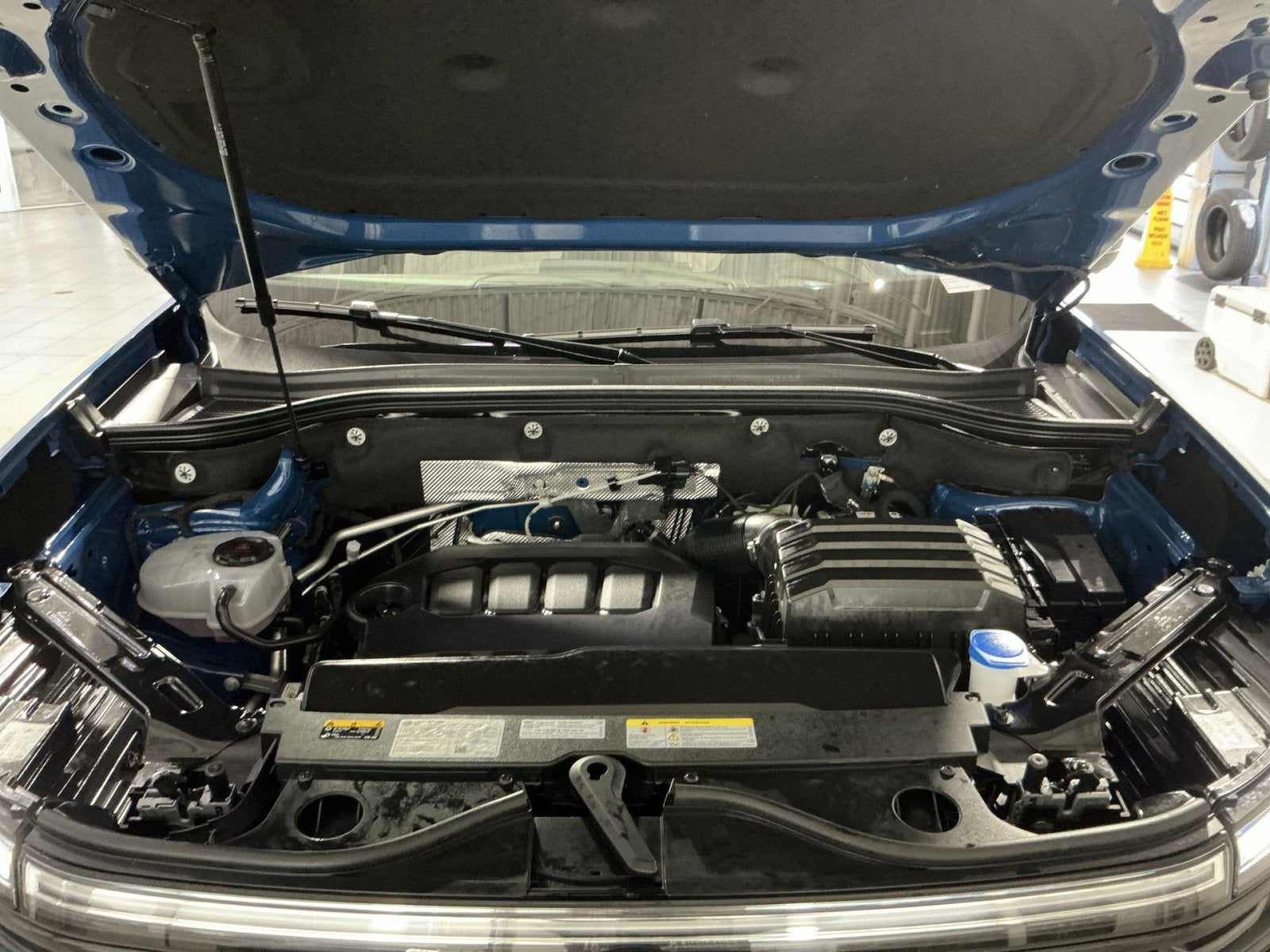 2025 Volkswagen Atlas Cross Sport 2.0T SEL Premium R-Line