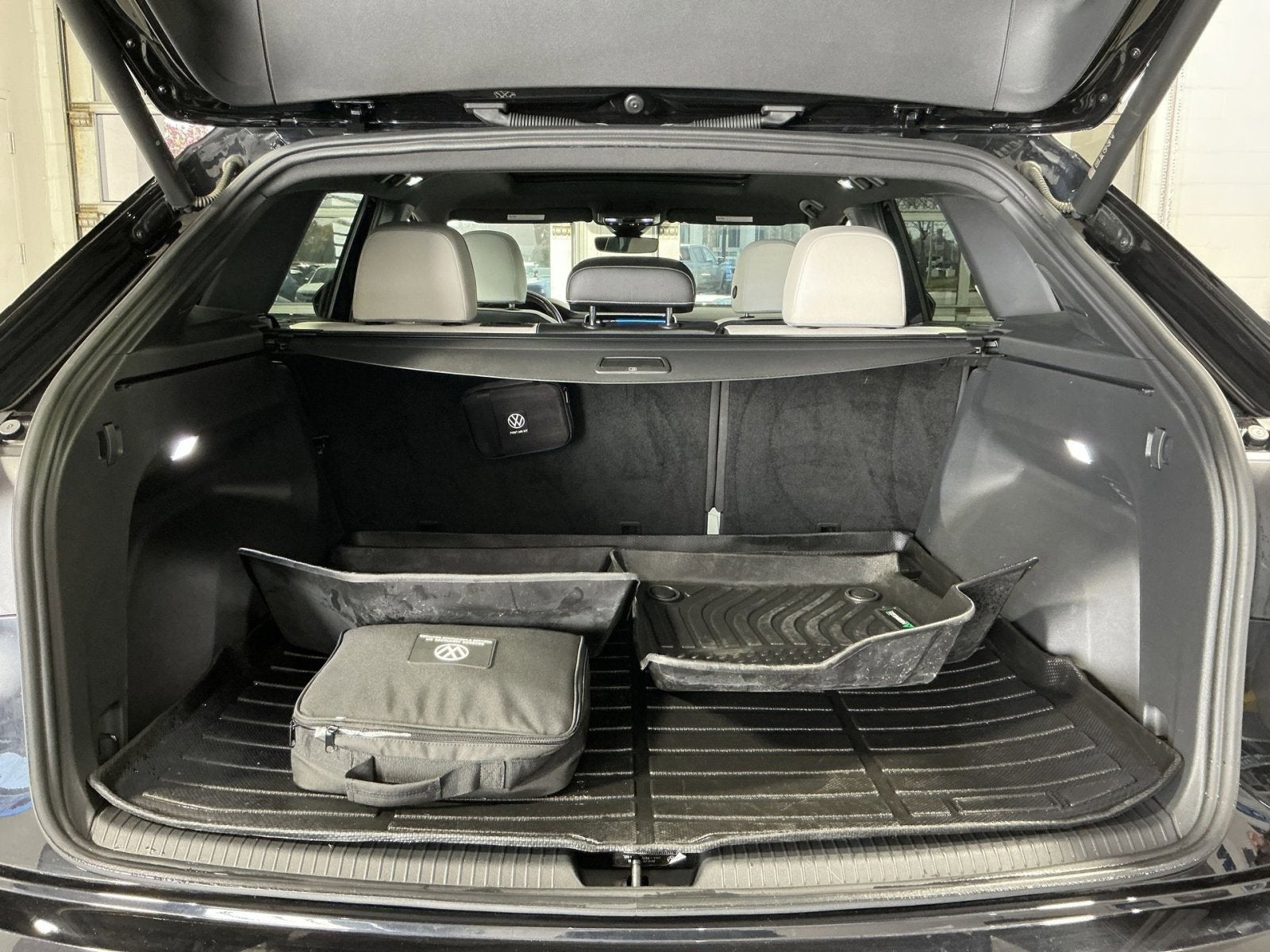 2024 Volkswagen Atlas Cross Sport 2.0T SEL Premium R-Line