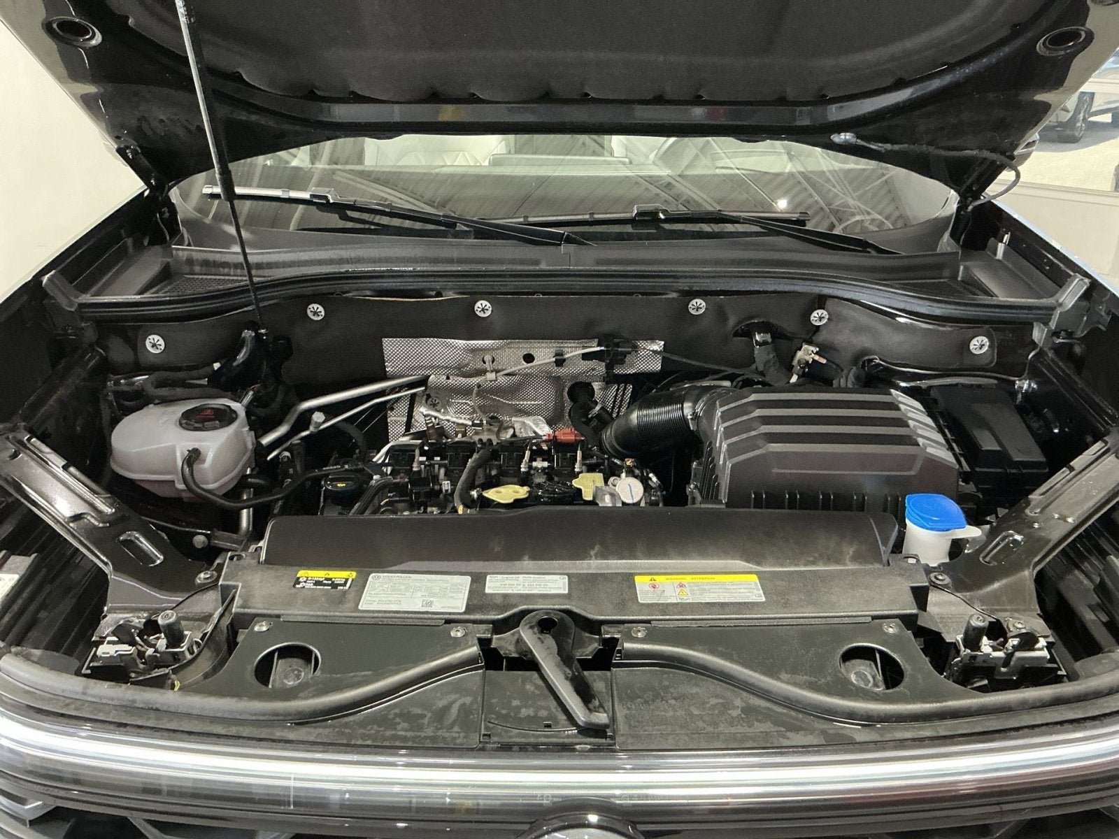 2024 Volkswagen Atlas Cross Sport 2.0T SEL Premium R-Line