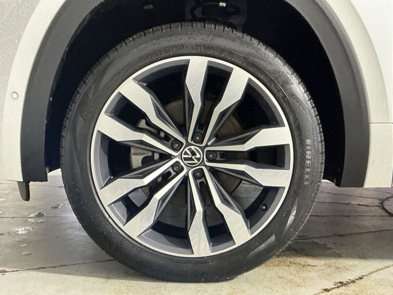 2022 Volkswagen Atlas Cross Sport 3.6L V6 SEL Premium R-Line