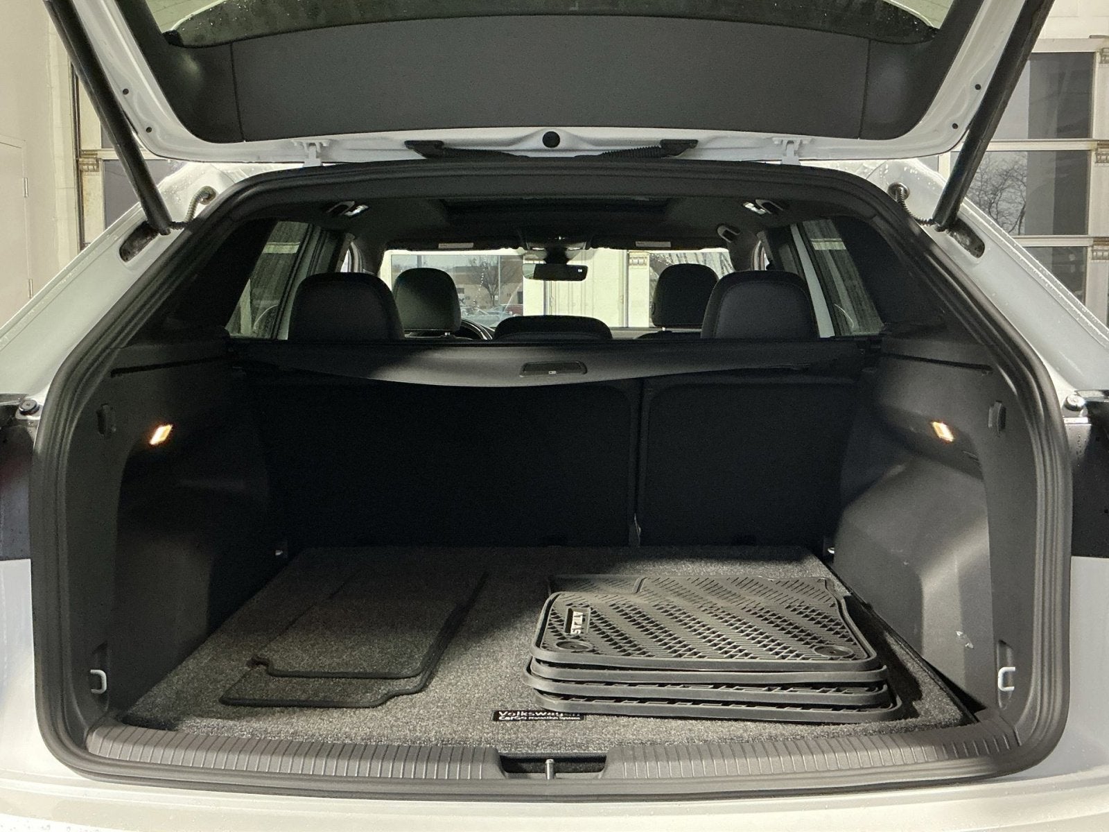 2022 Volkswagen Atlas Cross Sport 3.6L V6 SEL Premium R-Line