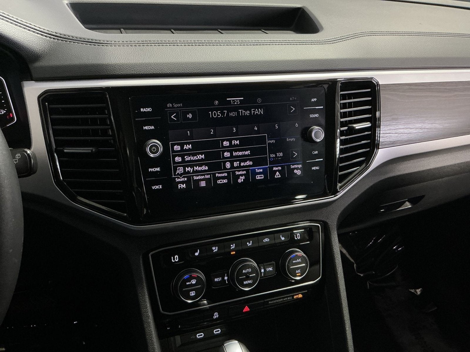 2023 Volkswagen Atlas 3.6L V6 SE w/Technology