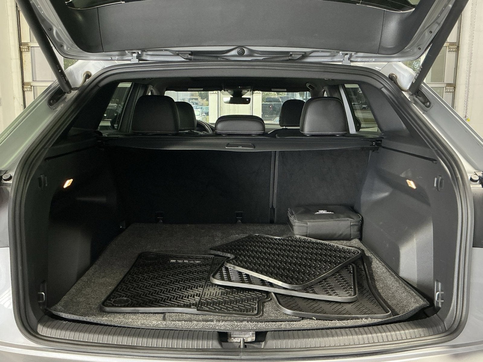 2023 Volkswagen Atlas Cross Sport 2.0T SEL R-Line Black