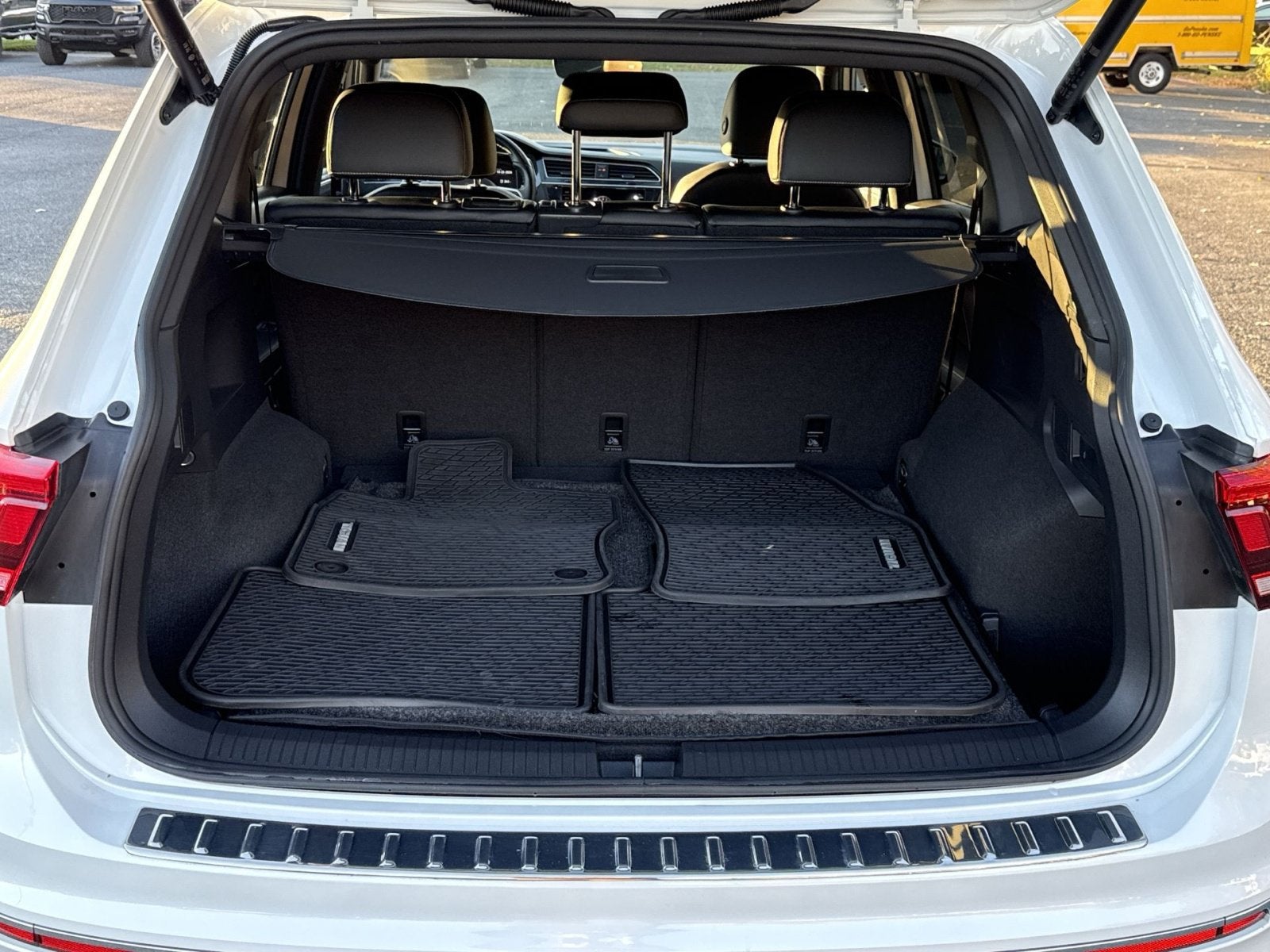 2024 Volkswagen Tiguan SEL R-Line