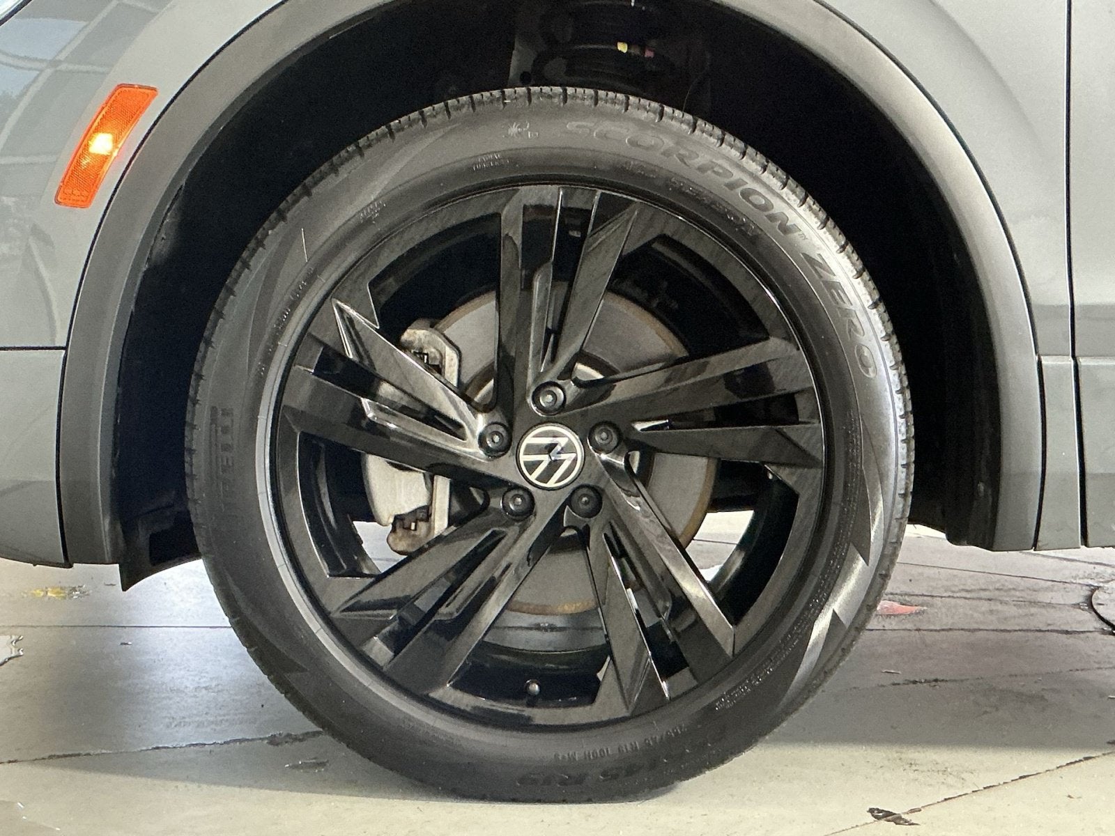 2024 Volkswagen Tiguan SE R-Line Black