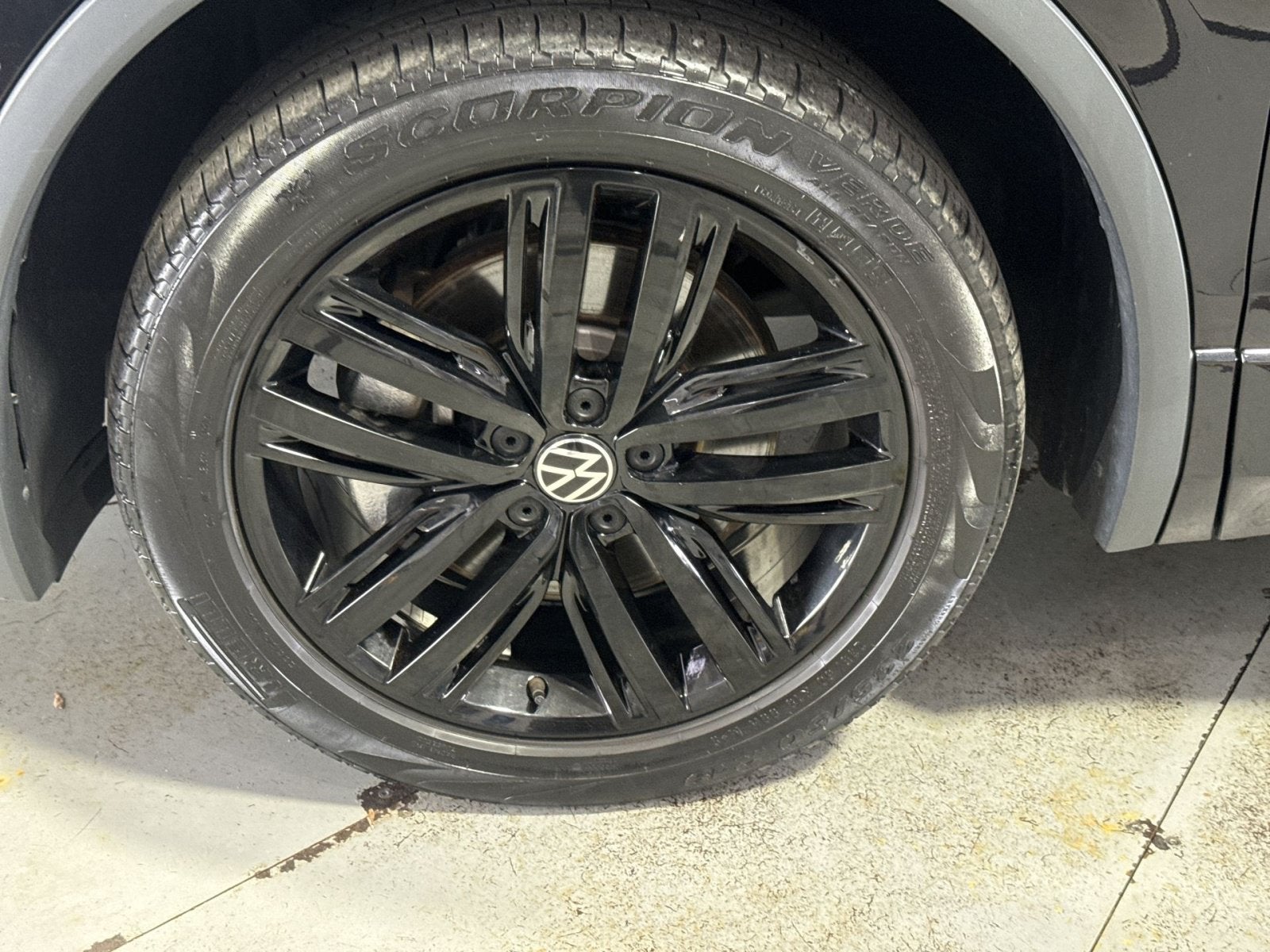 2022 Volkswagen Tiguan SE R-Line Black