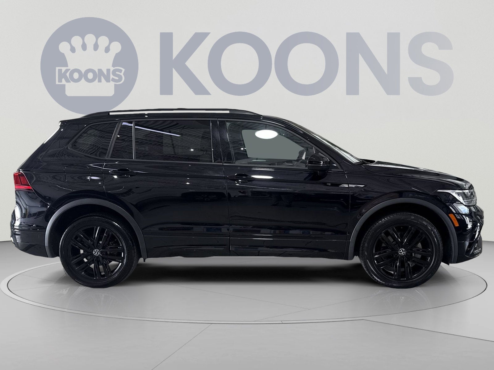 2022 Volkswagen Tiguan SE R-Line Black