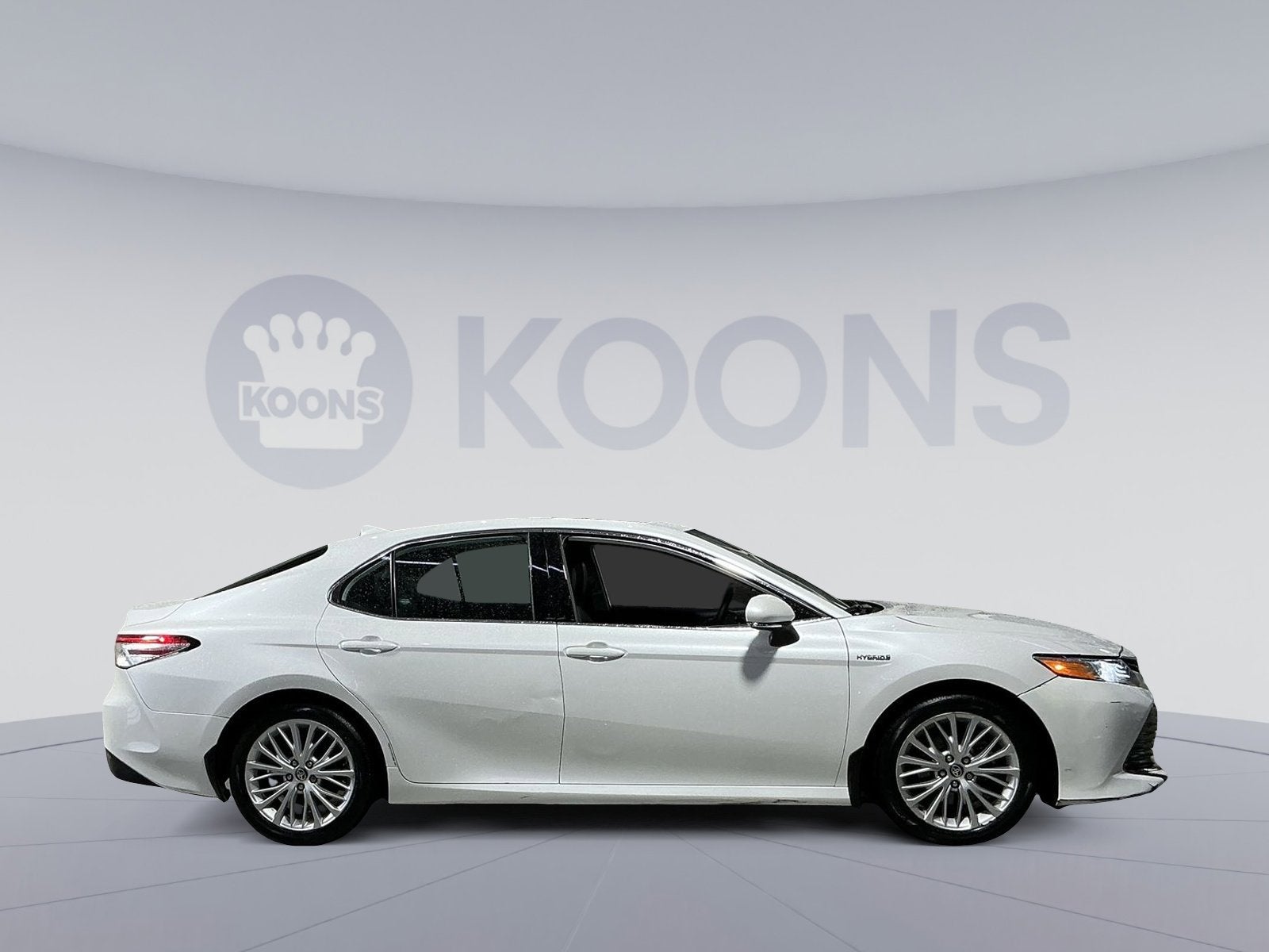 2020 Toyota Camry Hybrid XLE