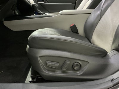 2020 Toyota Camry Hybrid XLE