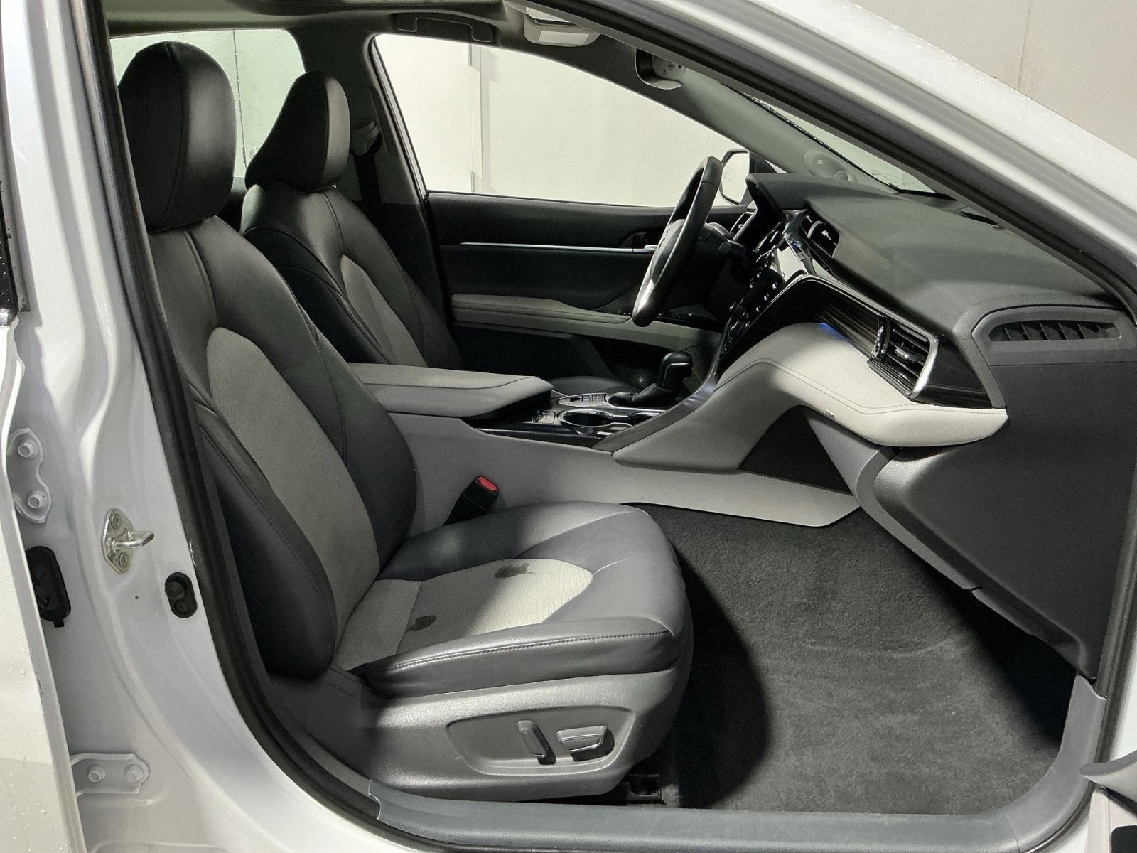 2020 Toyota Camry Hybrid XLE