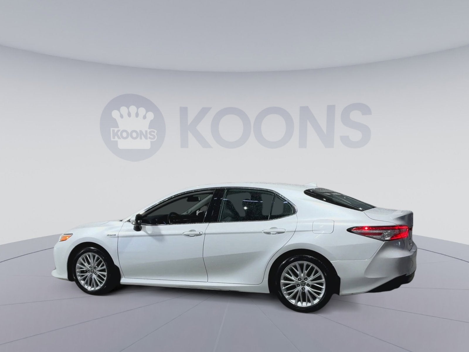 2020 Toyota Camry Hybrid XLE