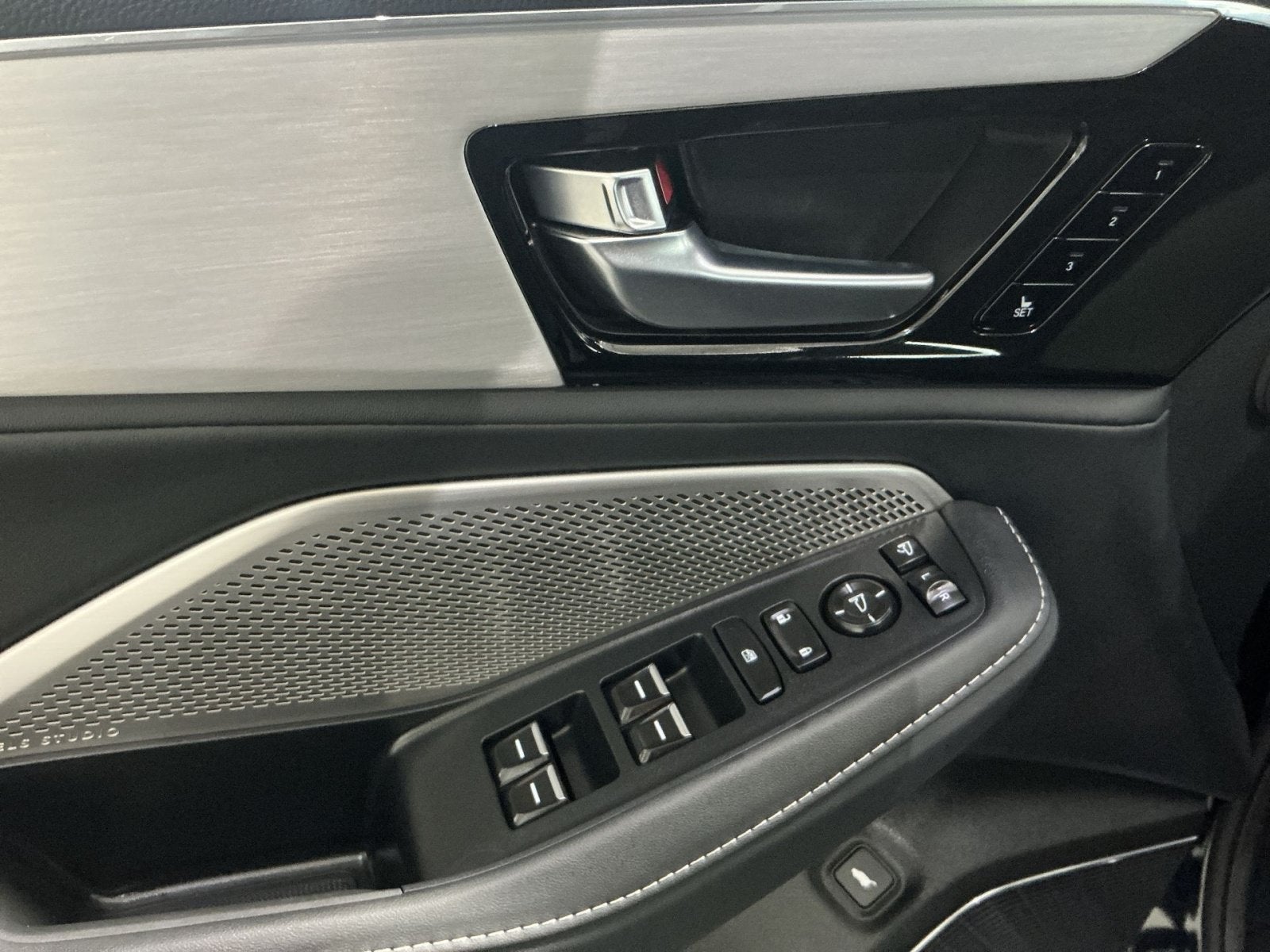 2023 Acura MDX w/Technology Package