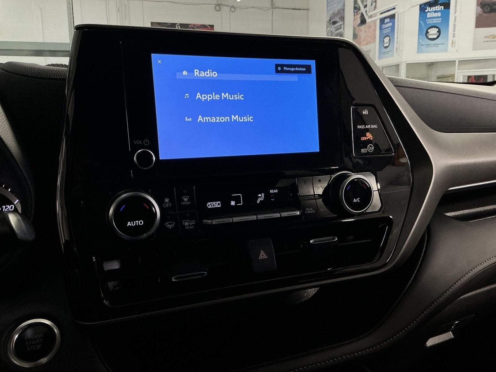2025 Toyota Highlander LE