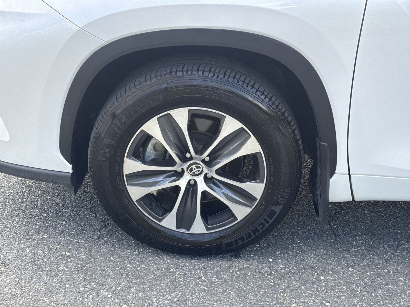 2025 Toyota Highlander LE
