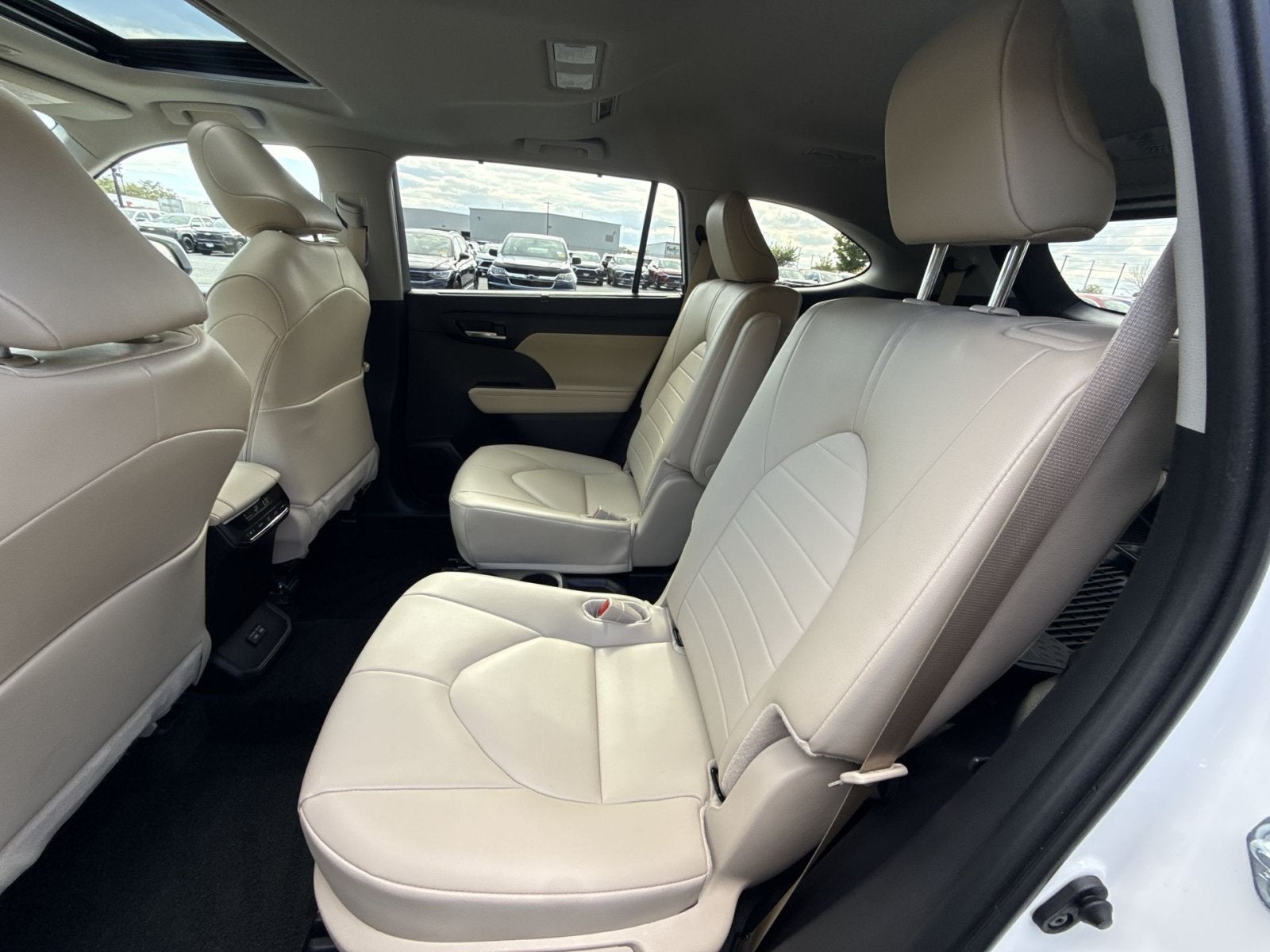 2025 Toyota Highlander LE