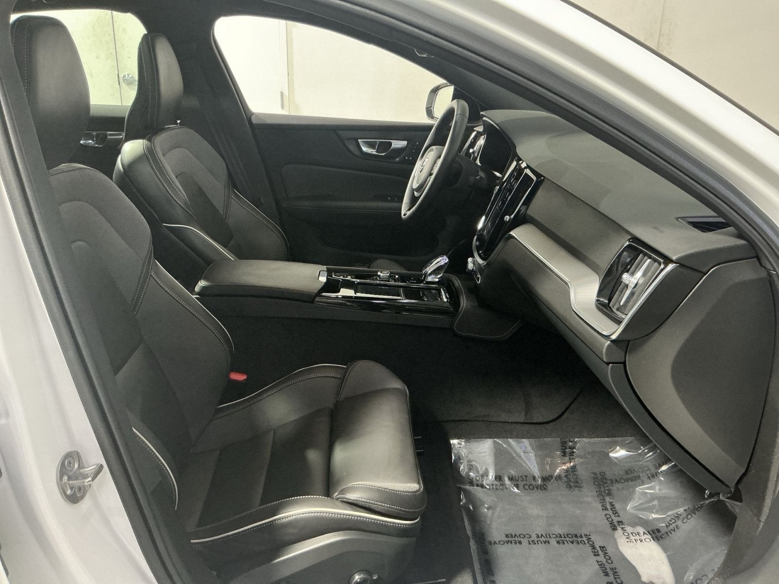 2024 Volvo S60 Recharge Plug-In Hybr Plus Black Edition