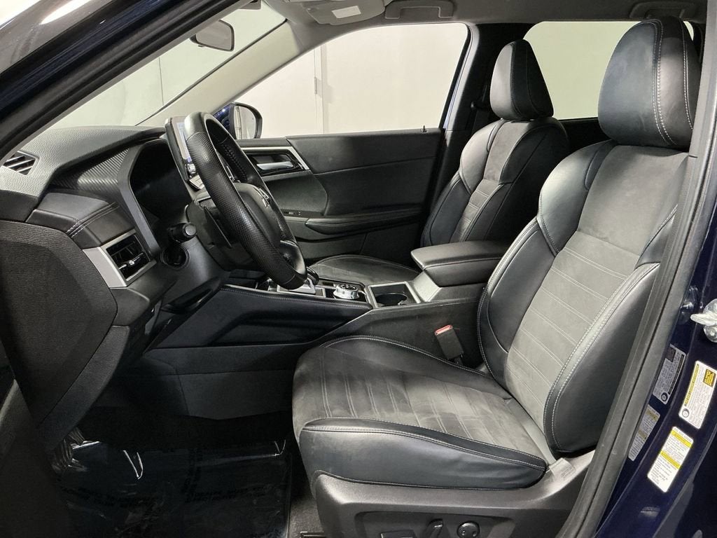 2023 Mitsubishi Outlander SE