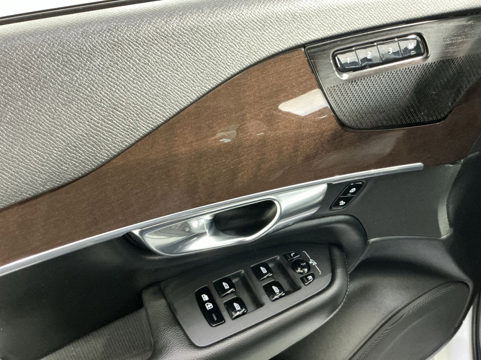 2019 Volvo XC90 Momentum