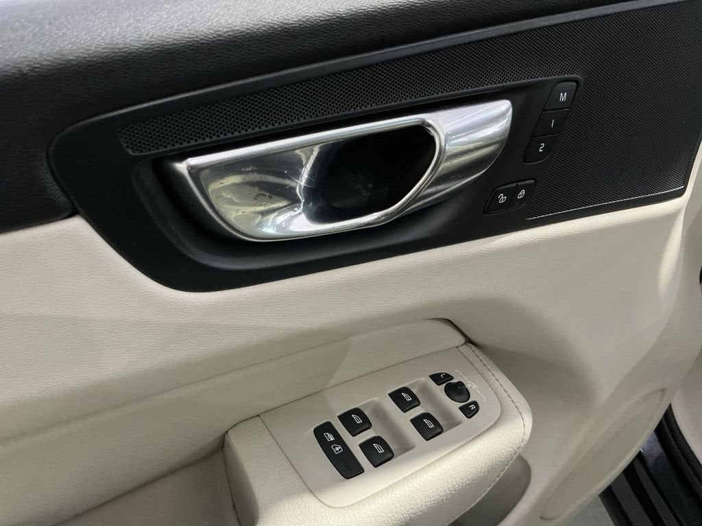 2020 Volvo XC60 Momentum