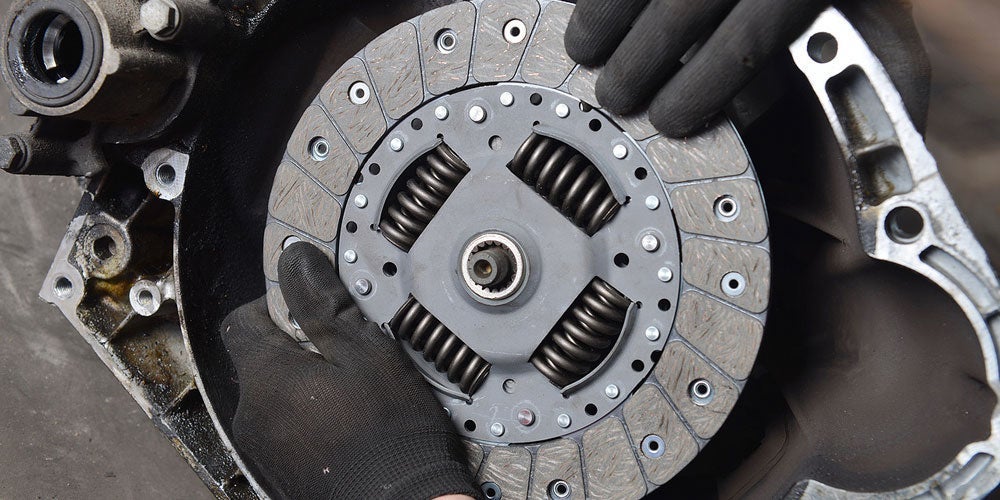 Detail of vehicle clutch repair